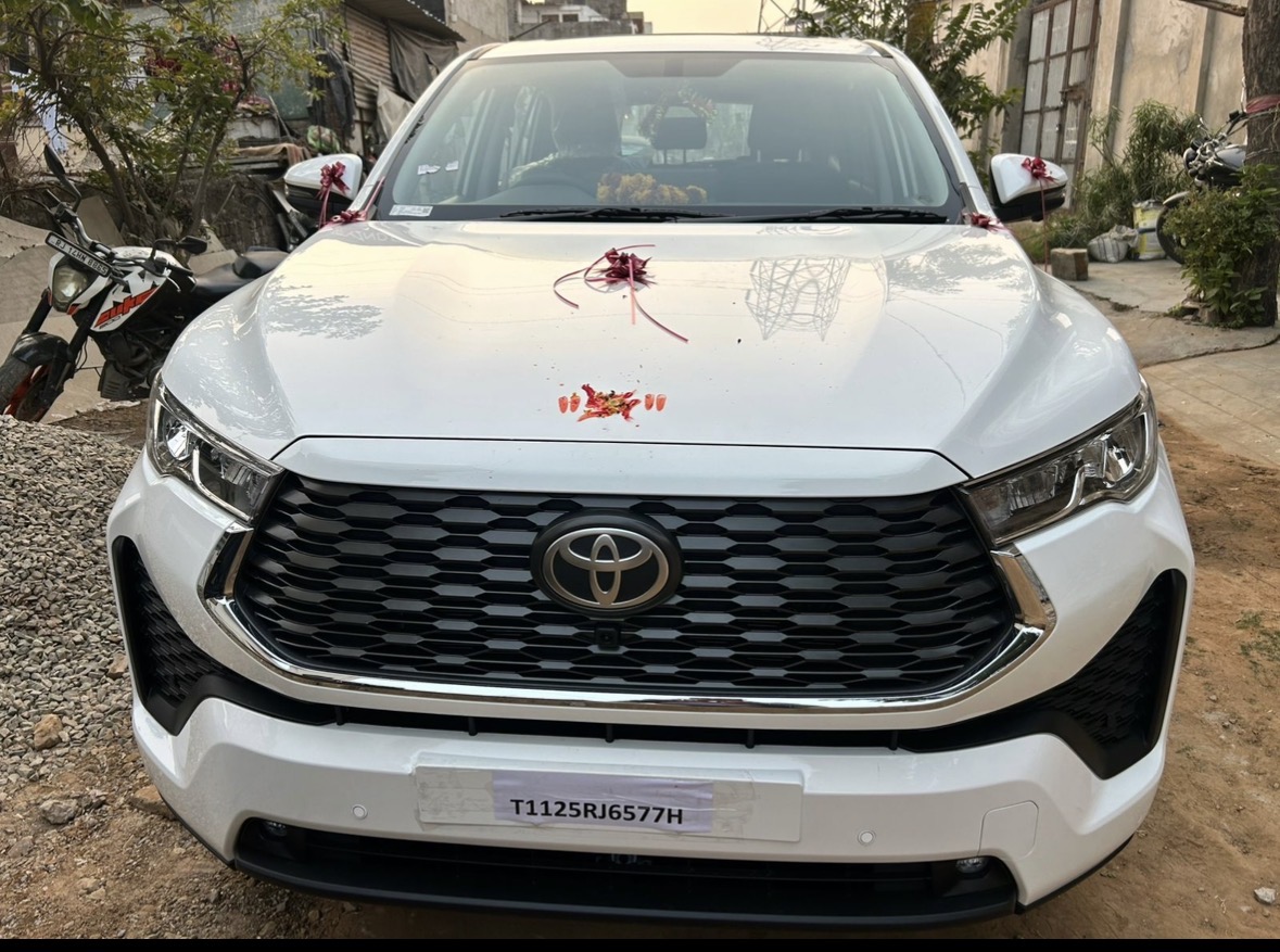 Toyota Innova Hycross